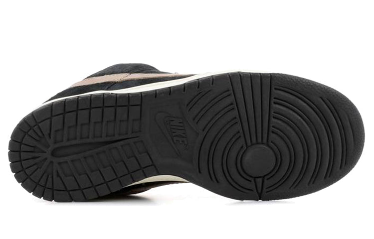 Nike SB Dunk Low Premium “Strummer”