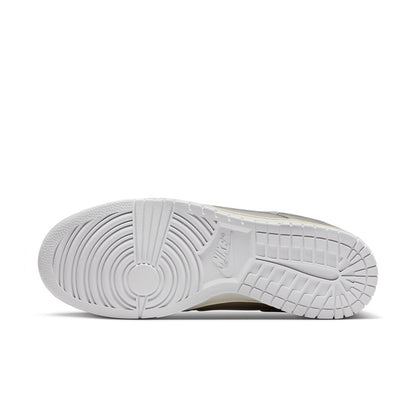 Nike Dunk Low SE “Metallic Silver”