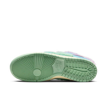 Nike x Verdy SB Dunk Low “Visty”
