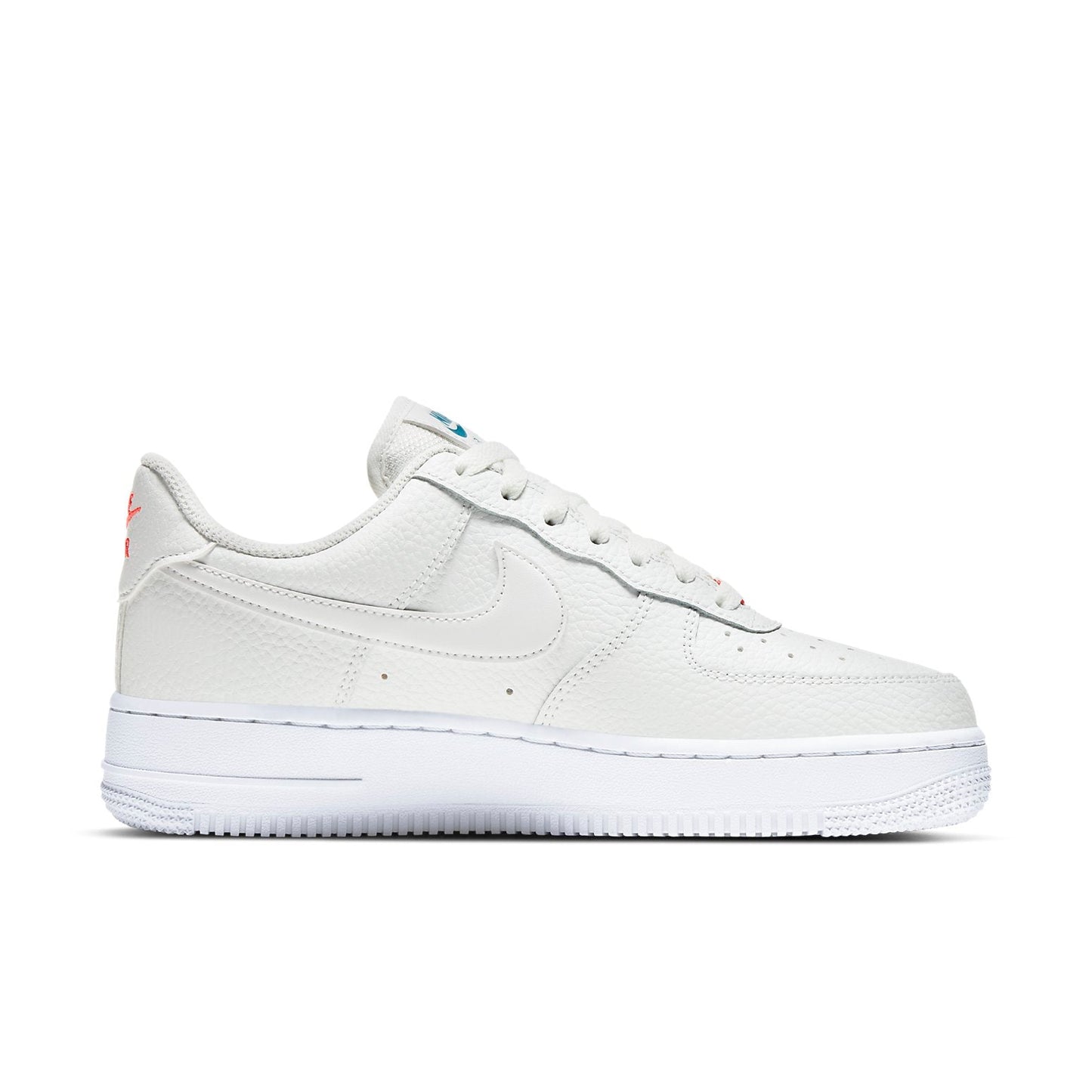 Nike Air Force 1 “07 Essential “Summit White Solar Red”