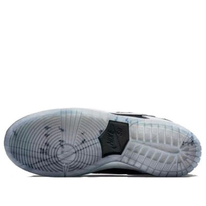 Nike x Atlas SB Dunk Low Premium “Wolf Grey”