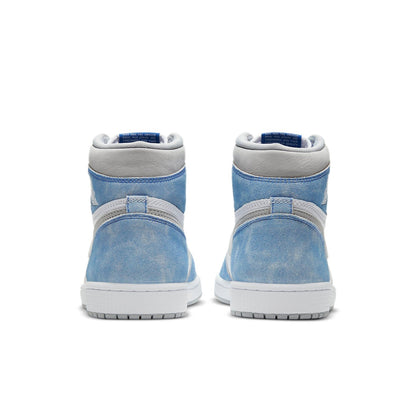 Air Jordan 1 Retro High OG “Hyper Royal Light Smoke Grey”