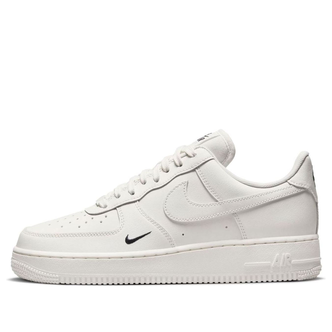 Nike Air Force 1 “07 Essential “Sail Black”