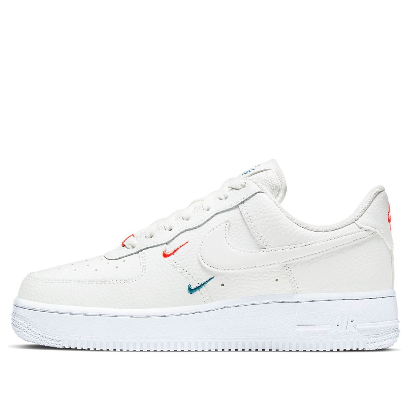 Nike Air Force 1 “07 Essential “Summit White Solar Red”